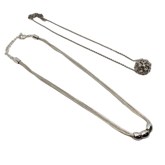 Bundle of two silver tone necklaces - Picture 1 of 6